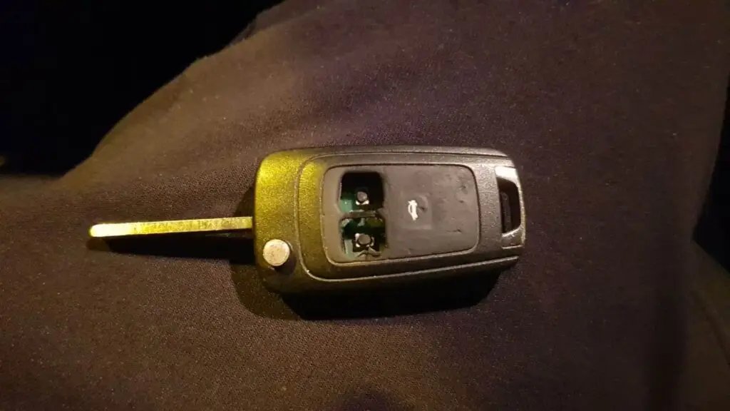 תיקון שלט לרכב